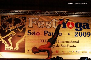 coreografia-fabricio-ferrari-metodo-derose-swasthya-yoga-yogapress-noticias-news-fotos-fest-yoga-2p-2009-3